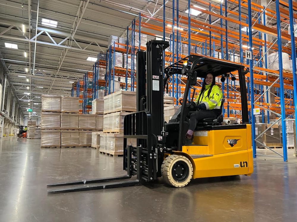 UN Forklift sandėlio technika Lietuvoje.
